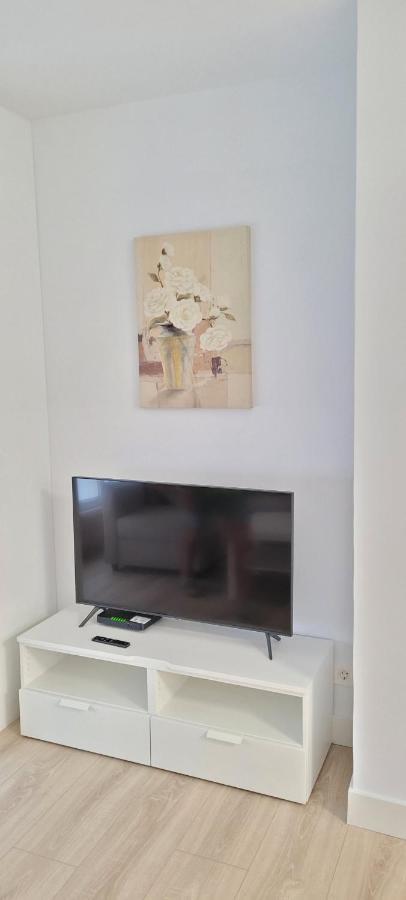 Cozy White Home In ゲチョ エクステリア 写真